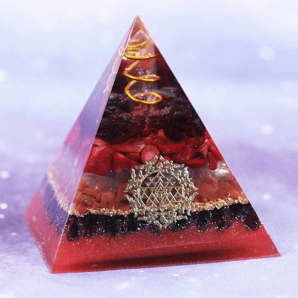 Pyramide Orgonite Reiki Cristal Blanc, Corail Rouge & Grenat