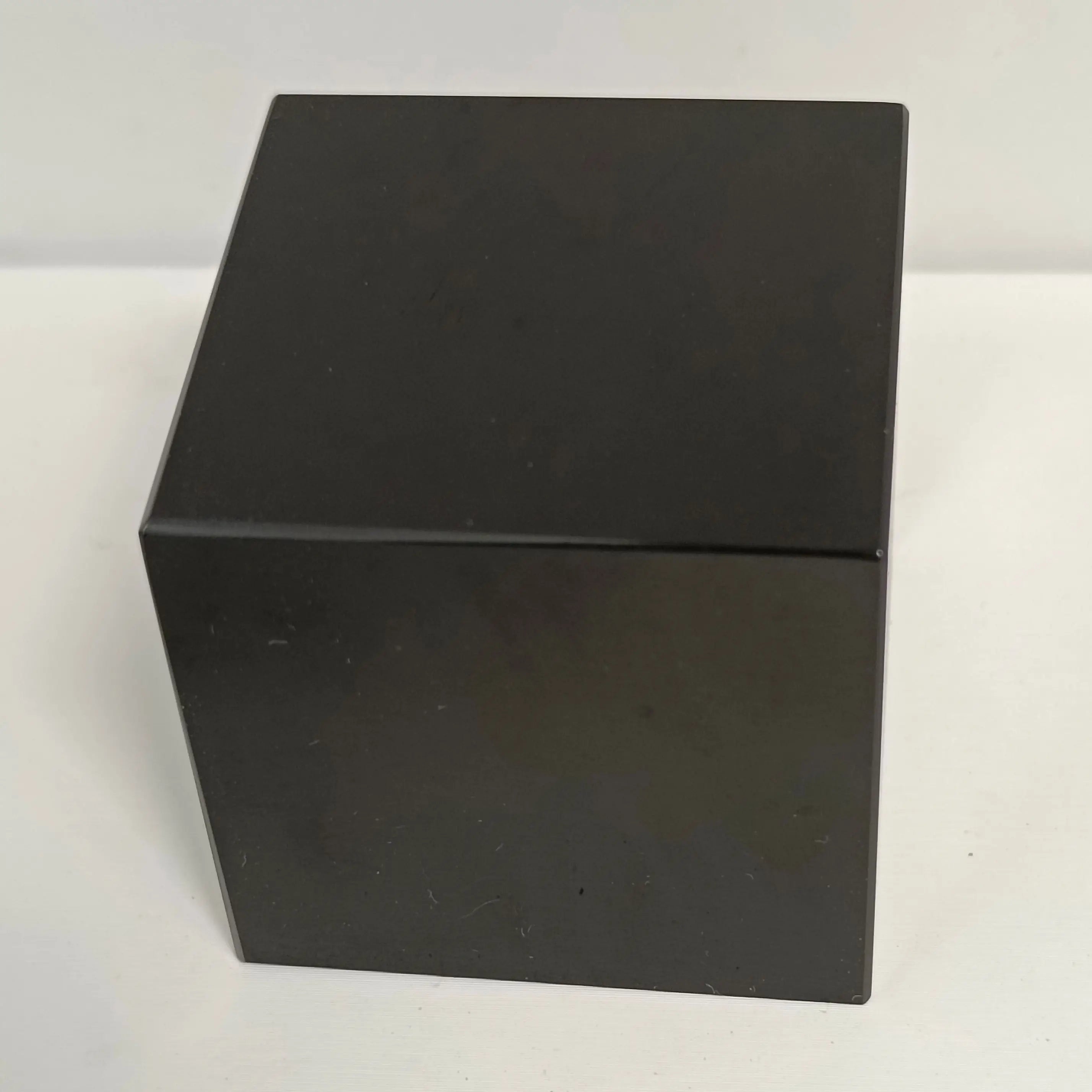 Cube en Obsidienne Noire Force, Clarté & Décoration