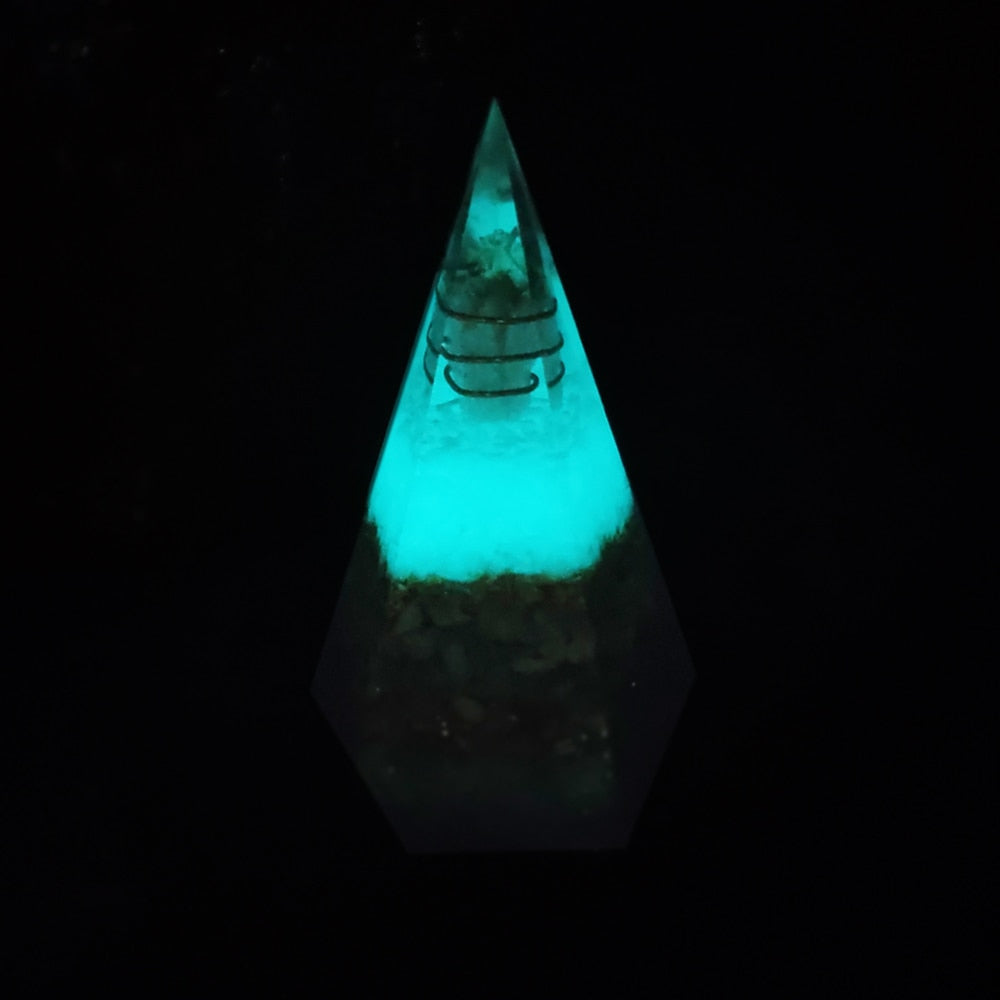 Orgonite Pyramide ''Courage'' Luminescente Amazonite & Topaze