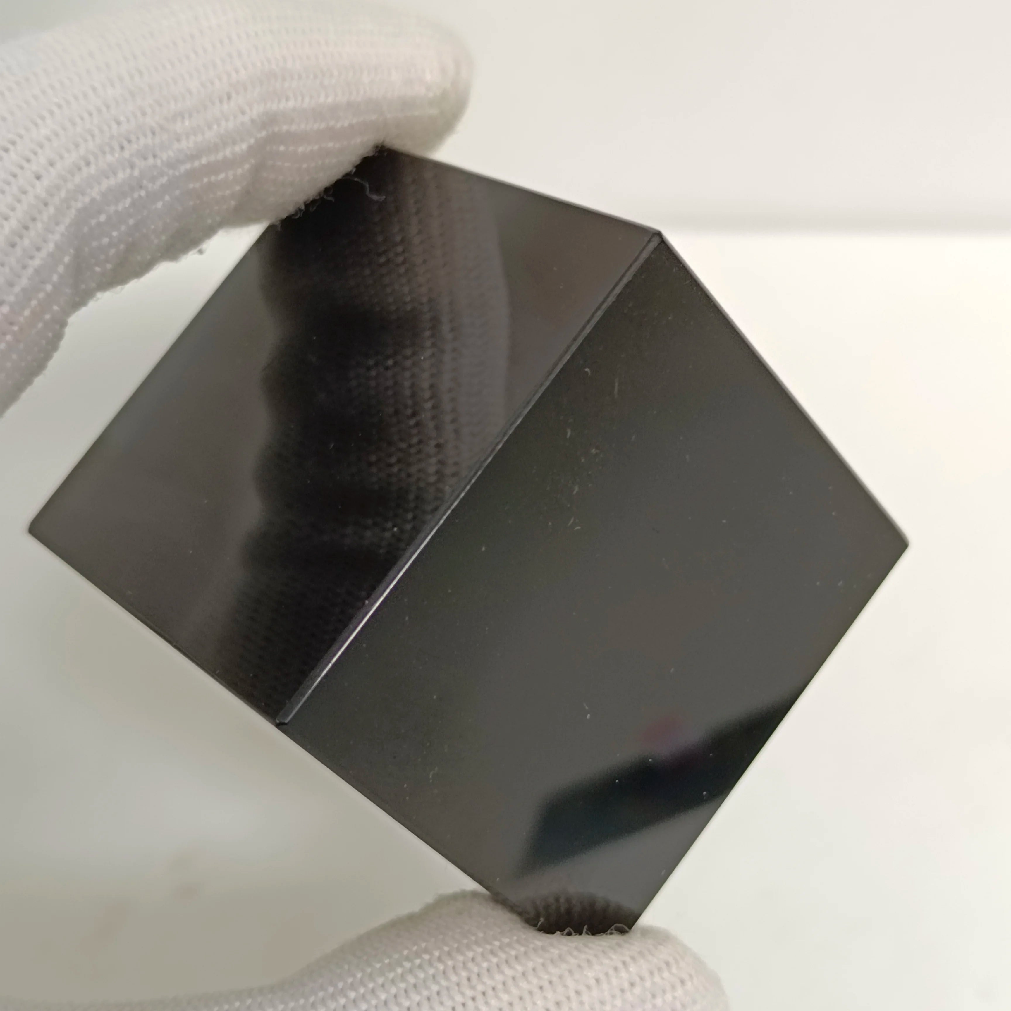 Cube en Obsidienne Noire