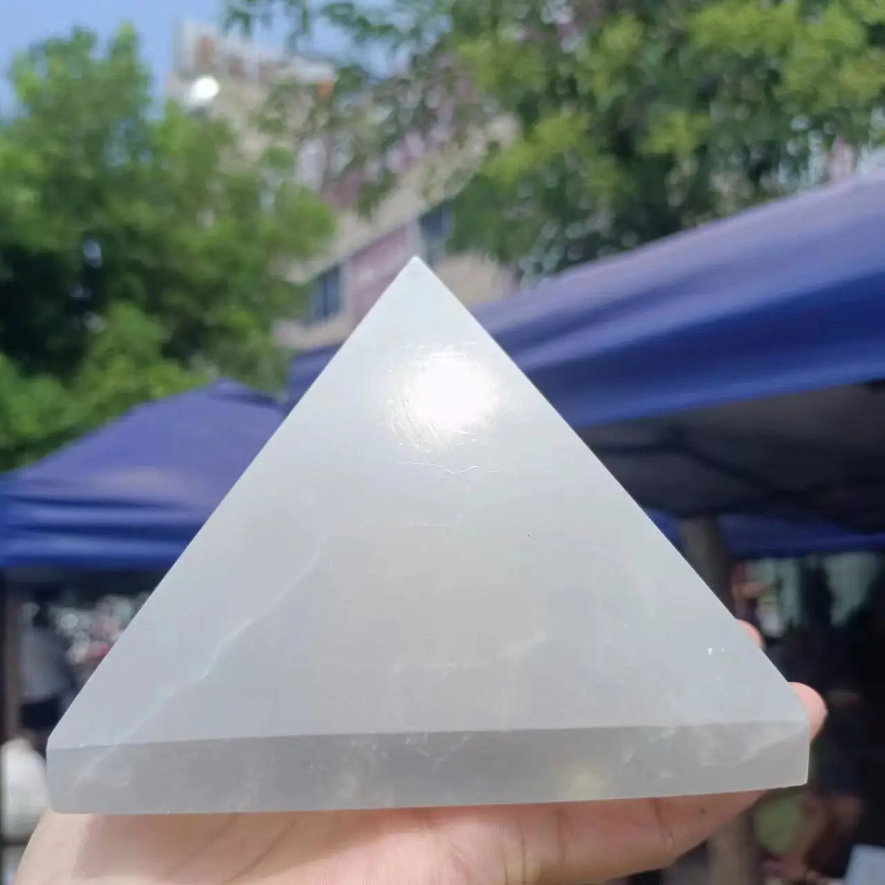 Pyramide en Cristal de Roche Guérison et Décoration