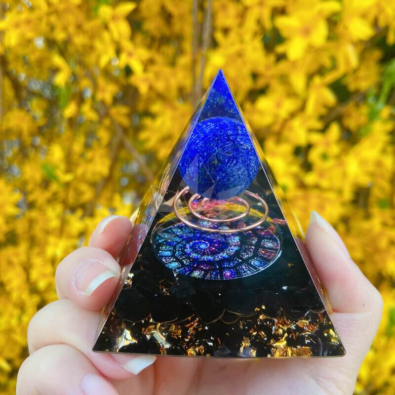 Pyramide Orgonite Artisanale Lapis Lazuli & Obsidienne Noire